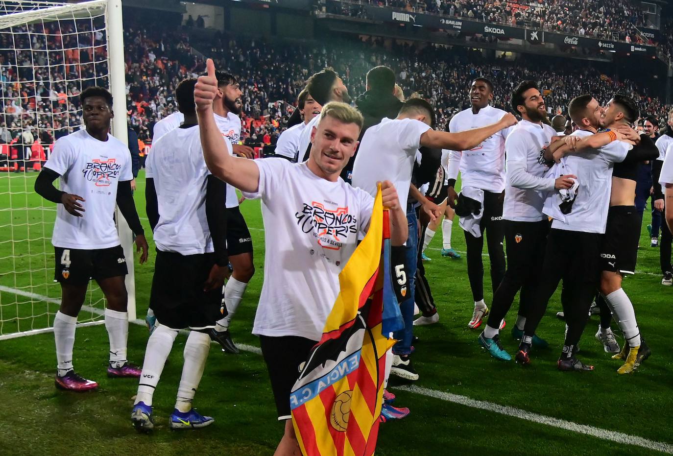 Fotos: Mestalla celebra el pase a la final de la Copa del Rey