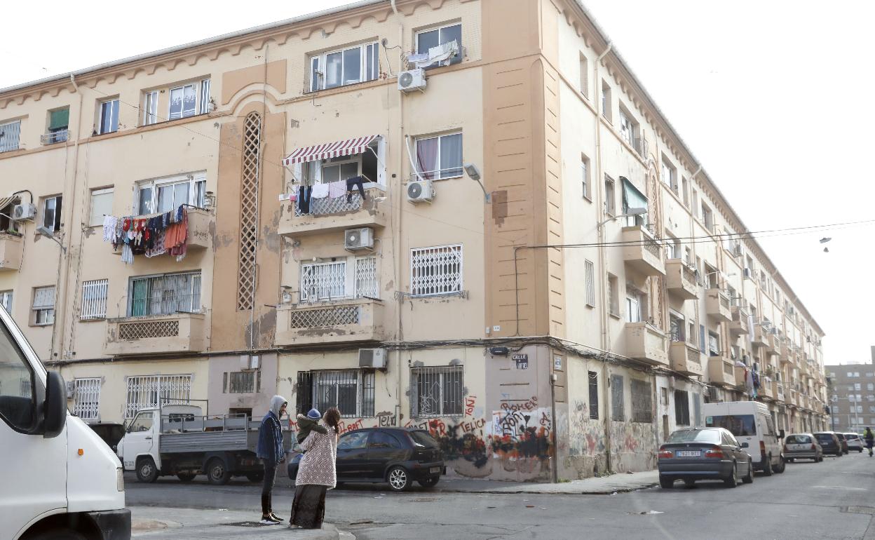 Cruce de dos calles en las Casitas Rosa. 