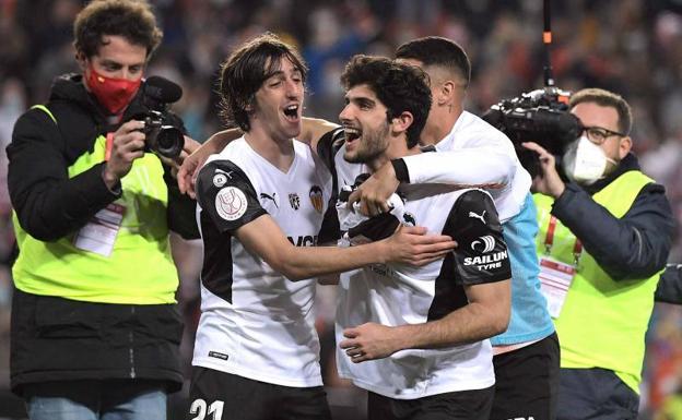 Mestalla se vuelve a rendir ante la magia del '21'