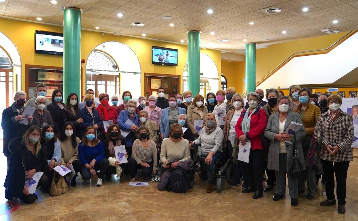 Las mujeres 'coveras' en la inauguración de la exposición. 