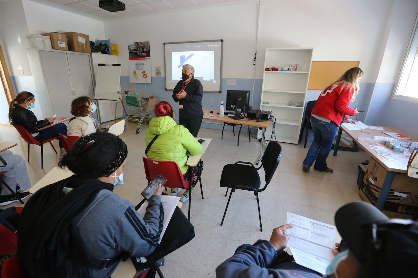 Taller sobre el ahorro de energía en la Cruz Roja 