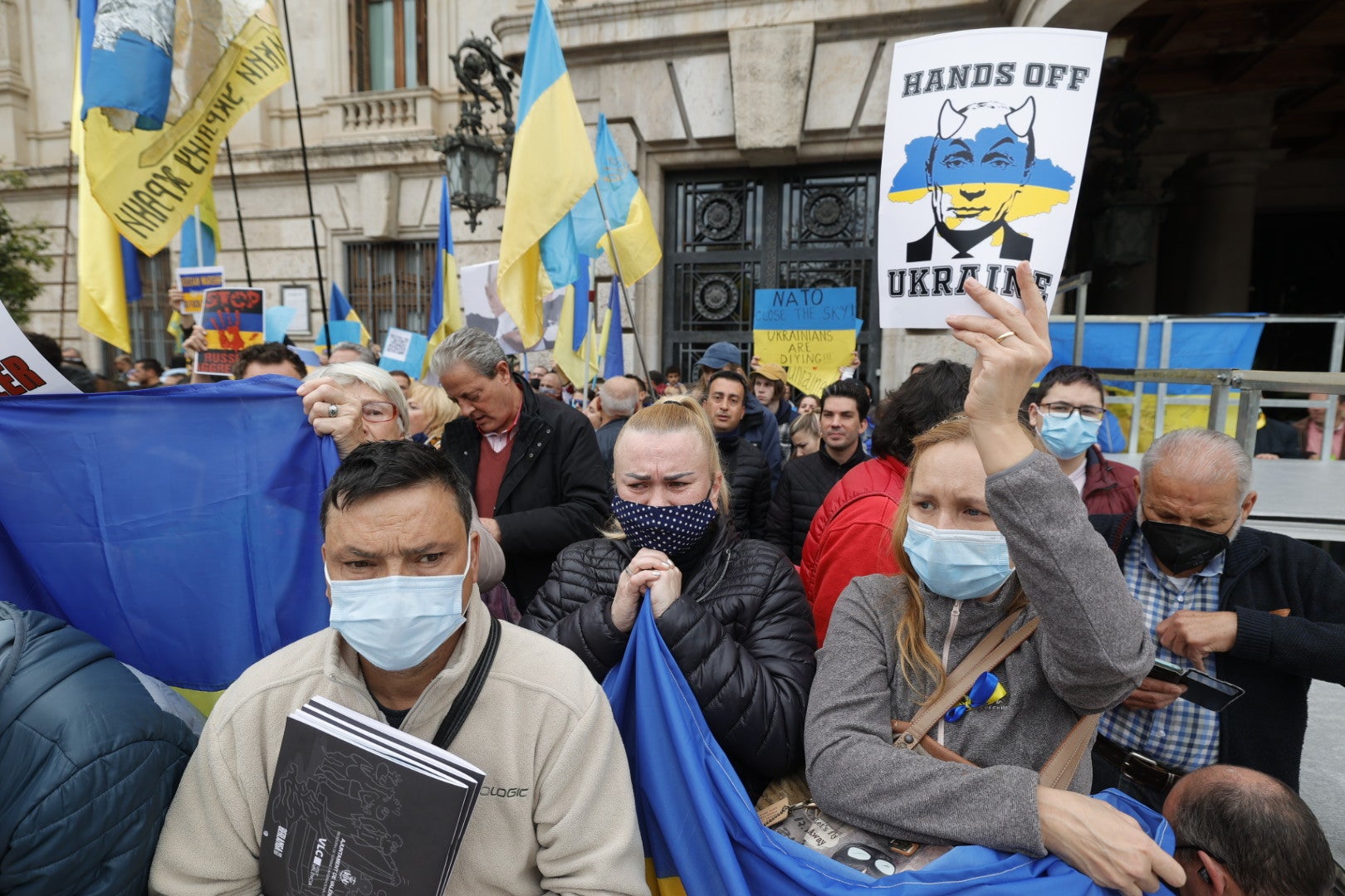 Fotos: Concentración a favor de Ucrania durante la mascletà