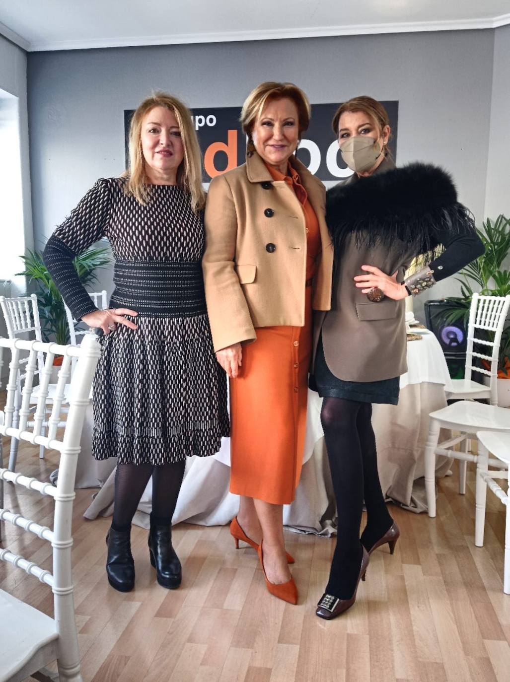 Inma Sobrino, Teresa Ballester y Blanca Fitera en el balcón de AdHoc invitadas por Amparo Llácer.