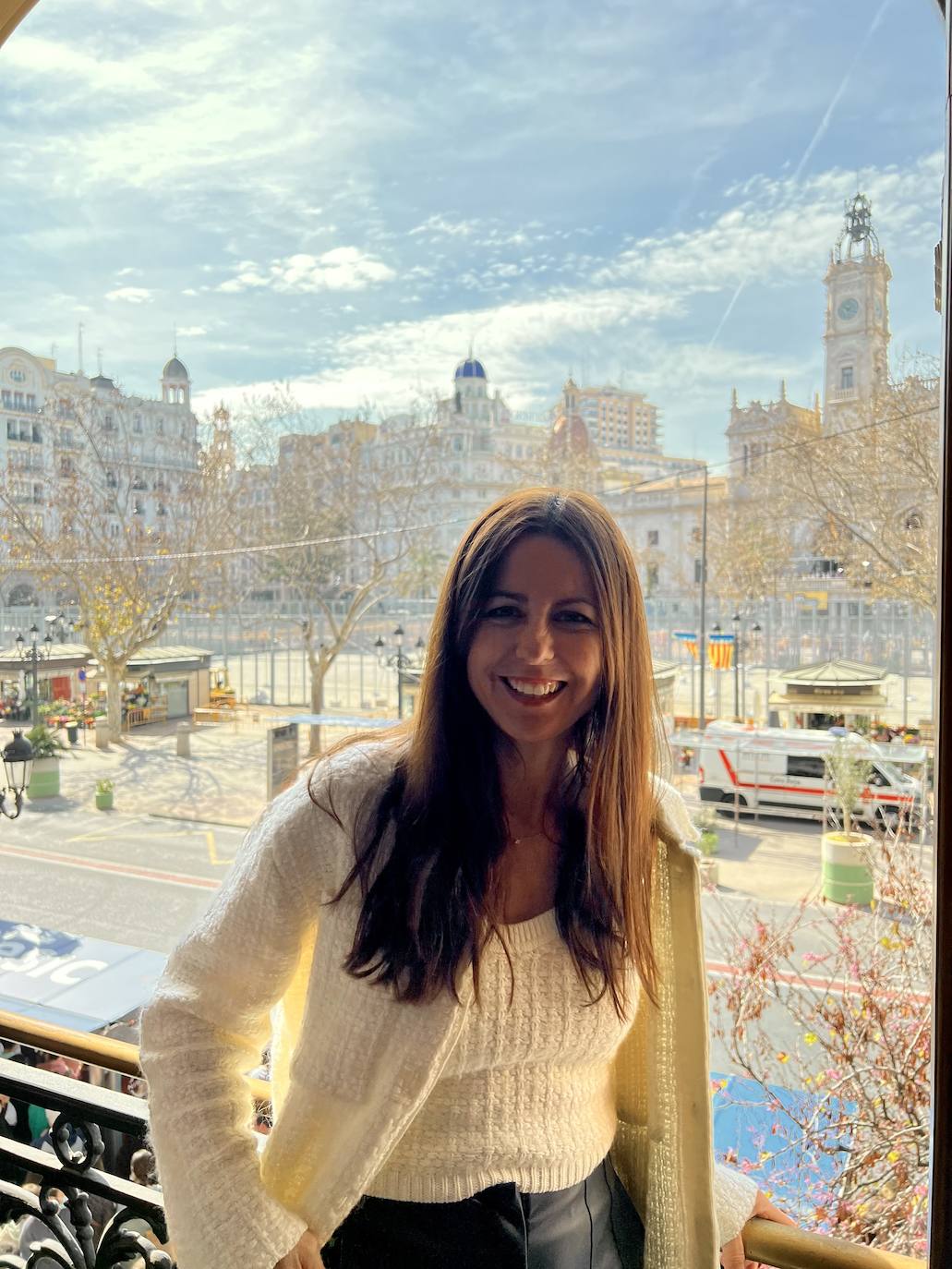 La doctora Lucía Asensio en el balcón de Caixabank.