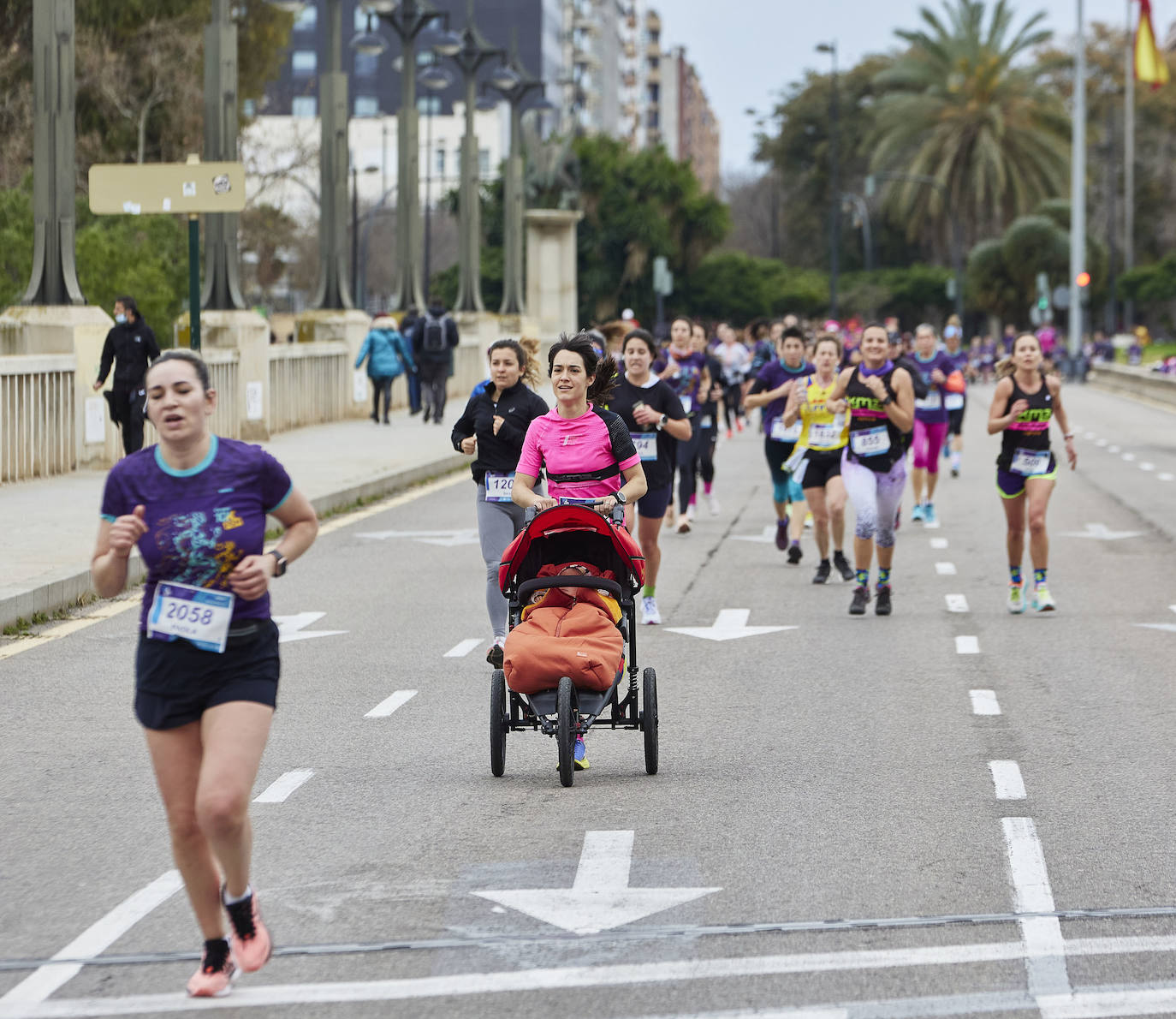 Fotos: Búscate en la carrera 10K Femenina de Valencia