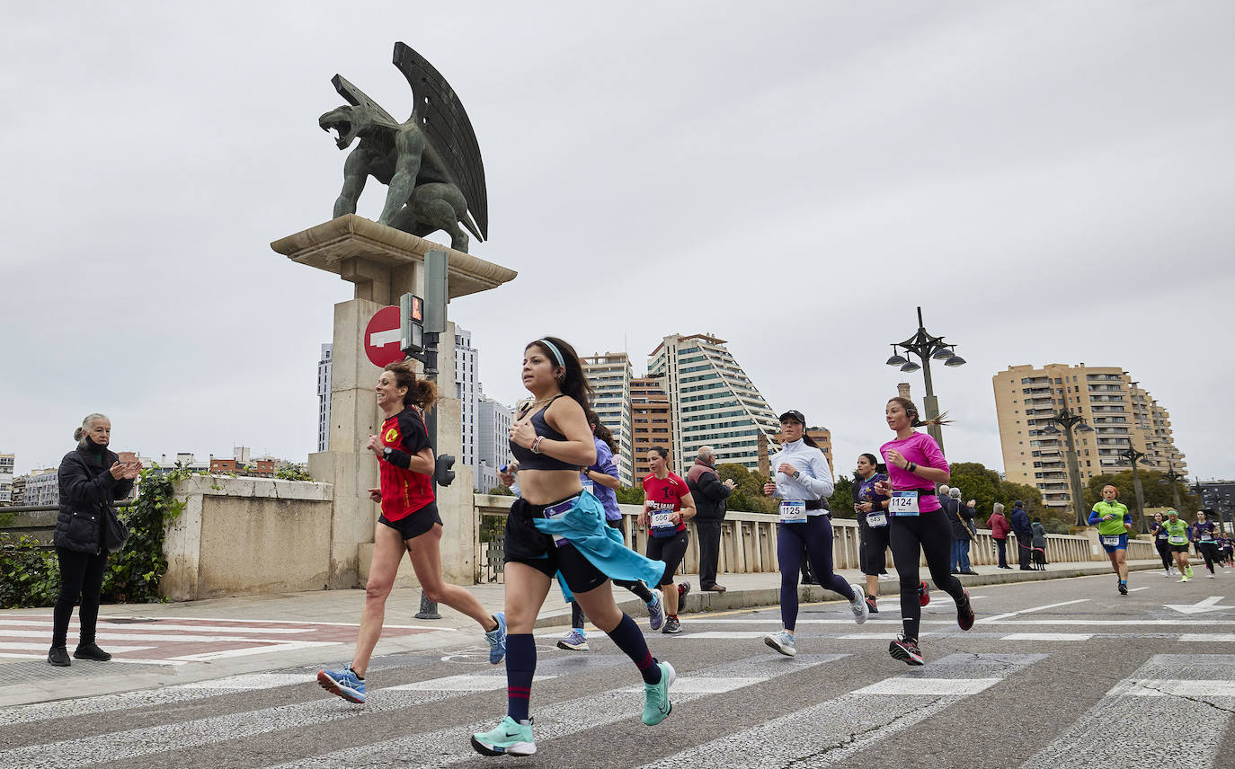 Fotos: Búscate en la carrera 10K Femenina de Valencia