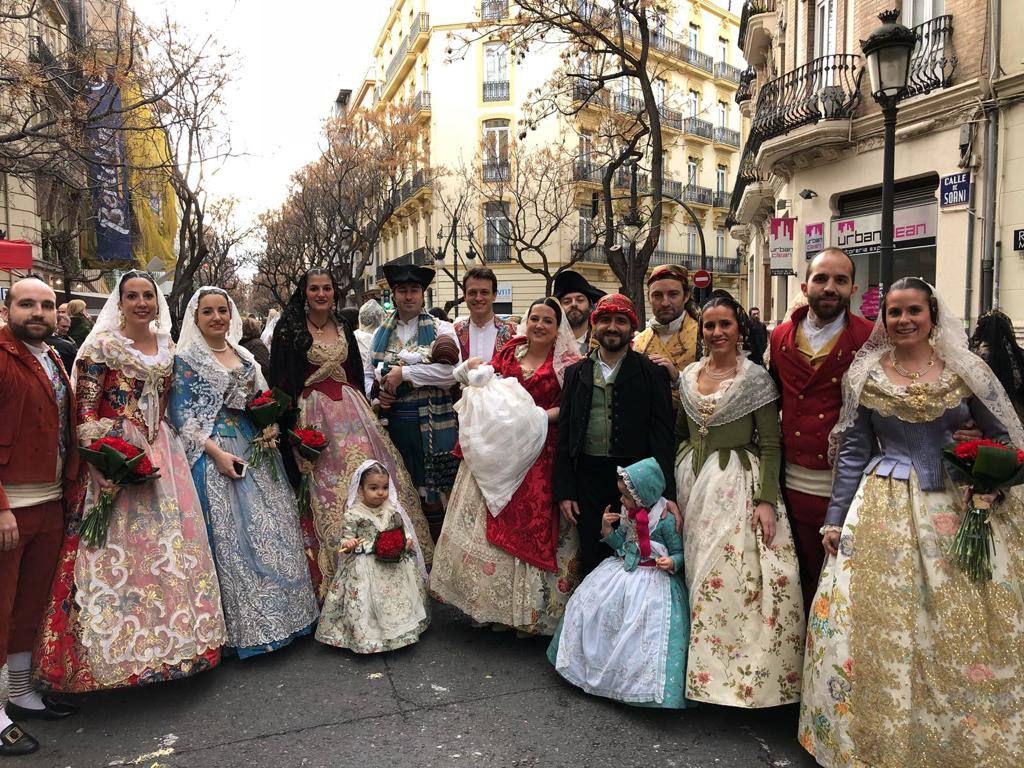 Foto de familia justo antes de dirigirse a la Ofrenda en 2019.