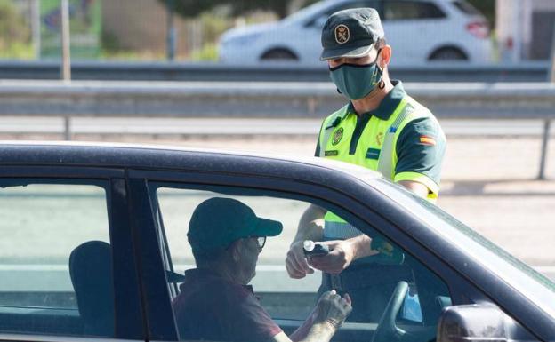 Con cuántas cervezas se da positivo en un control, según la Guardia Civil