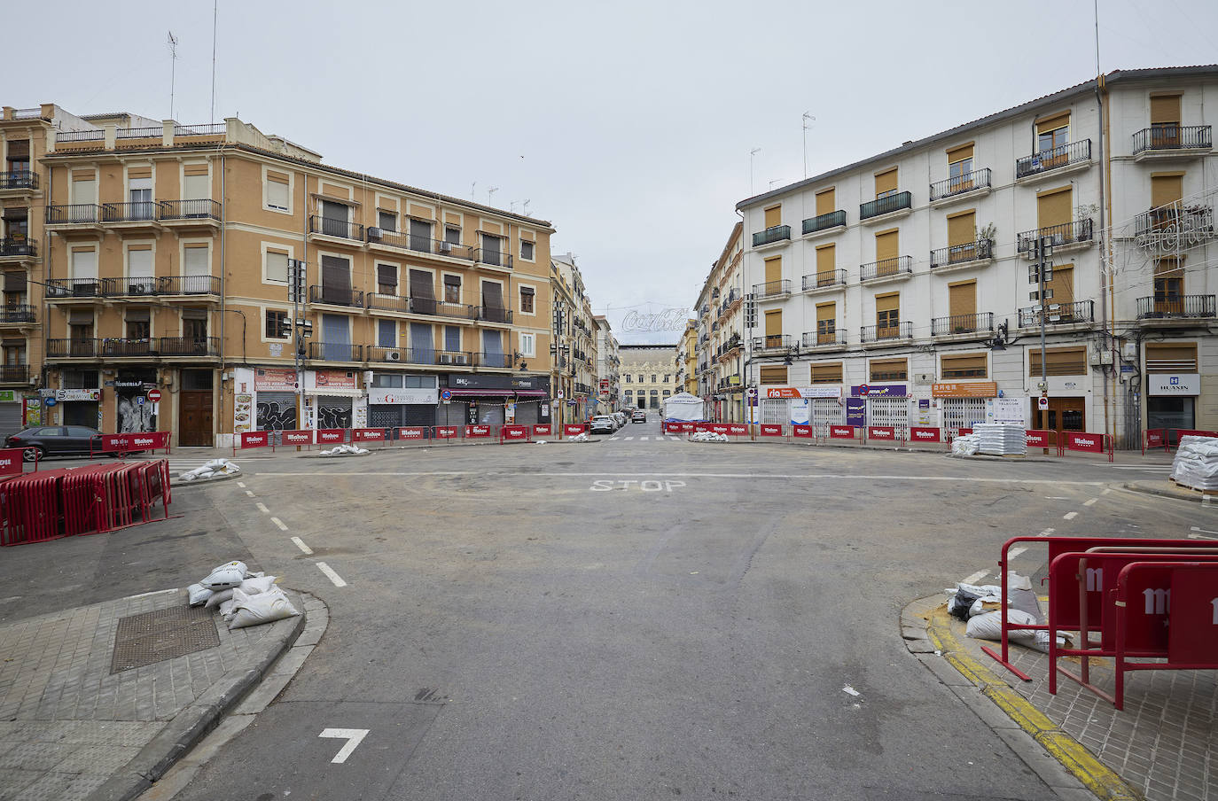 Fotos: Fallas cubiertas de plástico por las lluvias