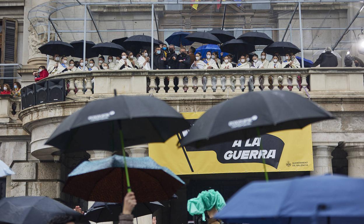 Mascletà de este domingo en la plaza del Ayuntamiento de Valencia. 