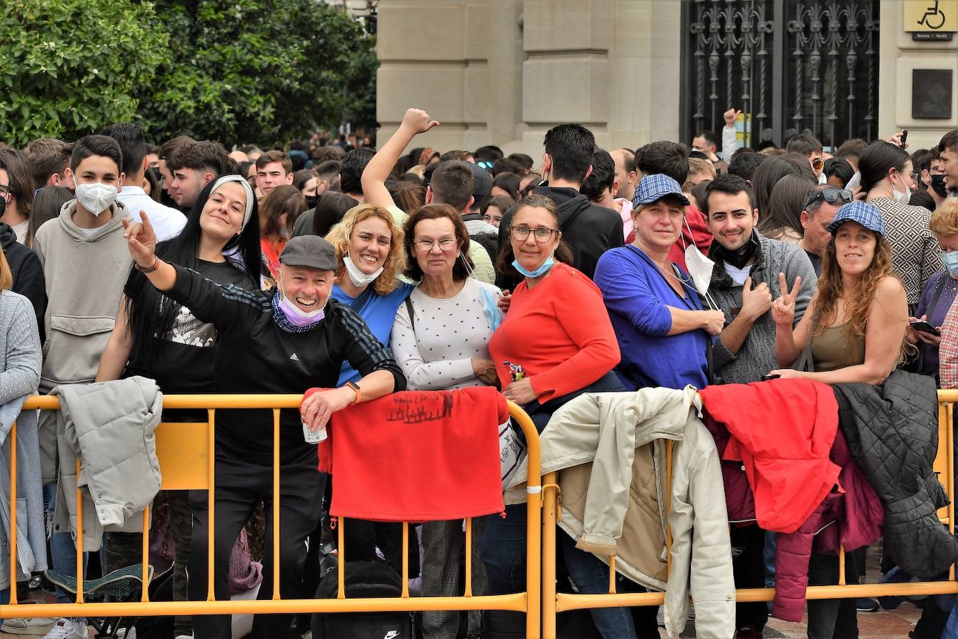 La mascletà del 8 de marzo, Día de la Mujer, ha sido disparada por Reyes Martí. 