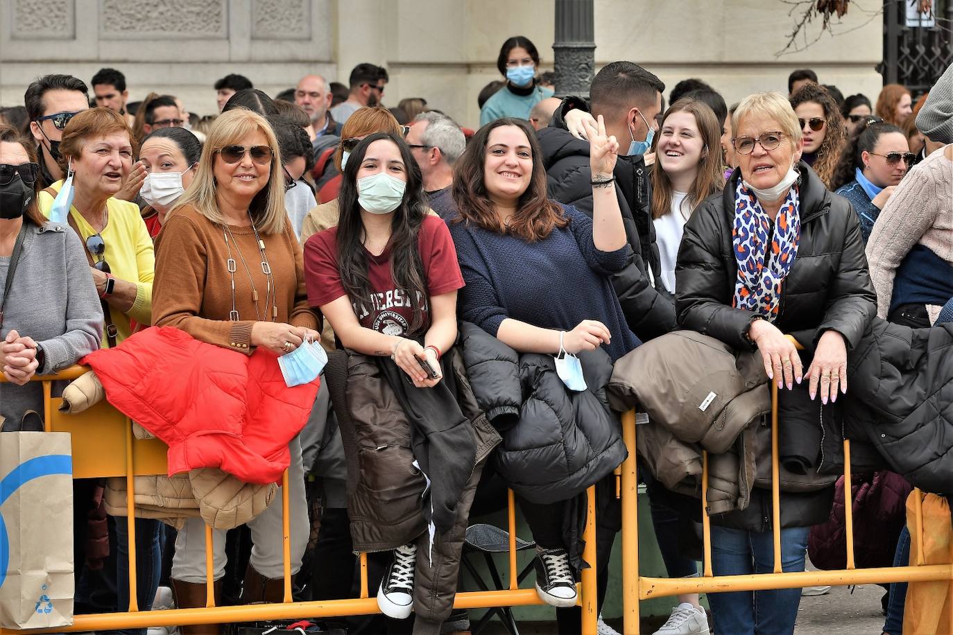 La mascletà del 8 de marzo, Día de la Mujer, ha sido disparada por Reyes Martí. 