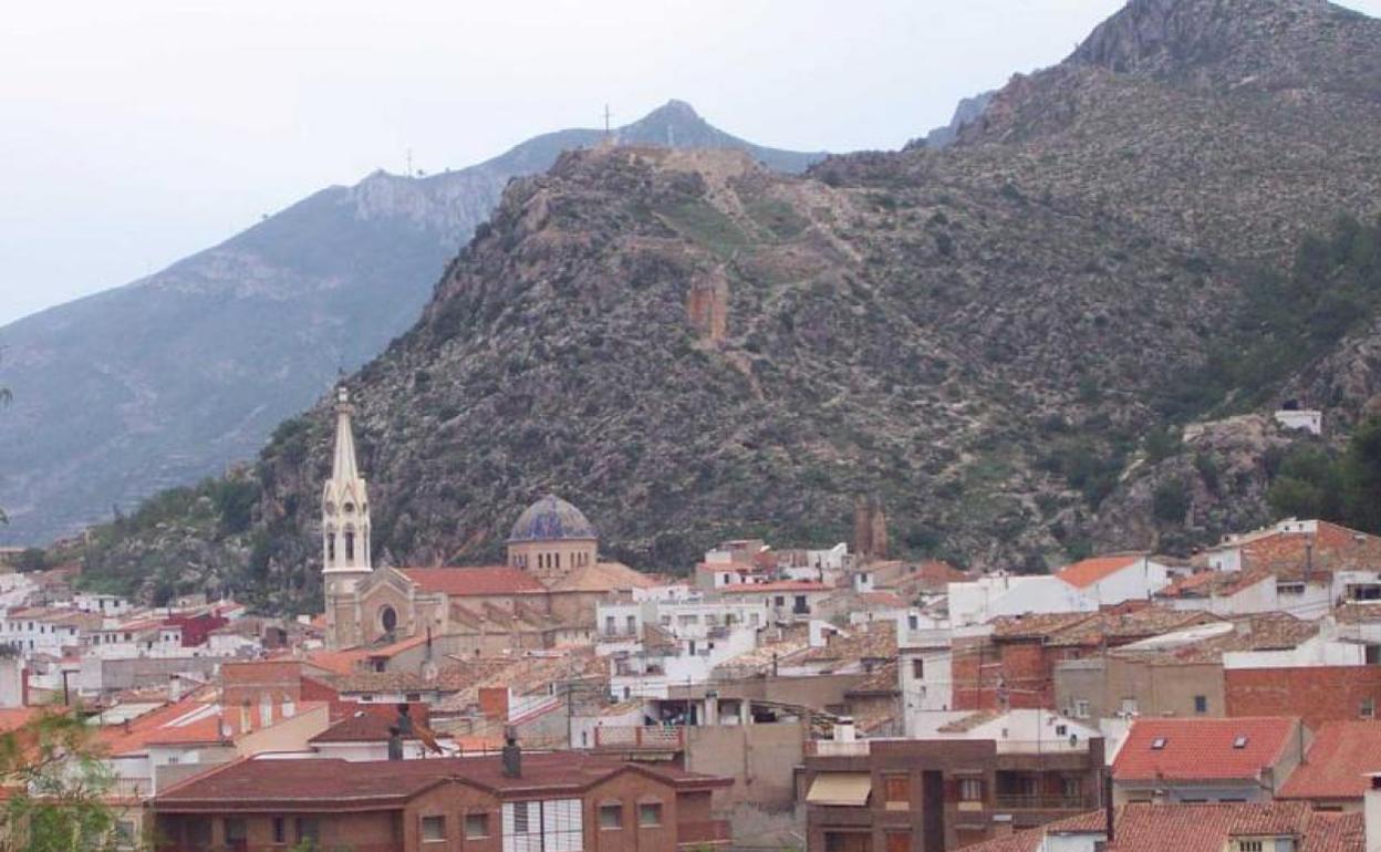 Vista general de Moixent, por cuyo término se proyecta la línea de alta tensión. 