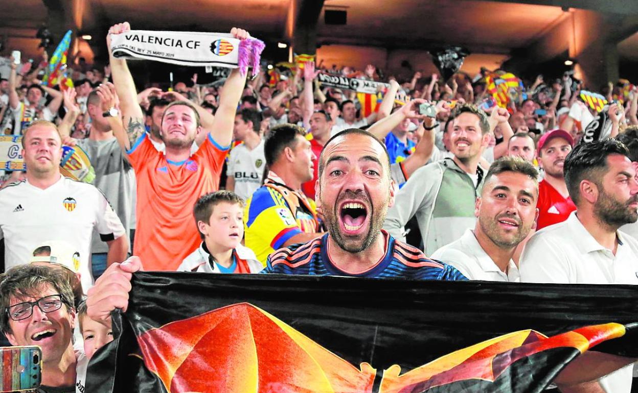 La afición del Valencia, durante la final de la Copa del Rey de 2019. 