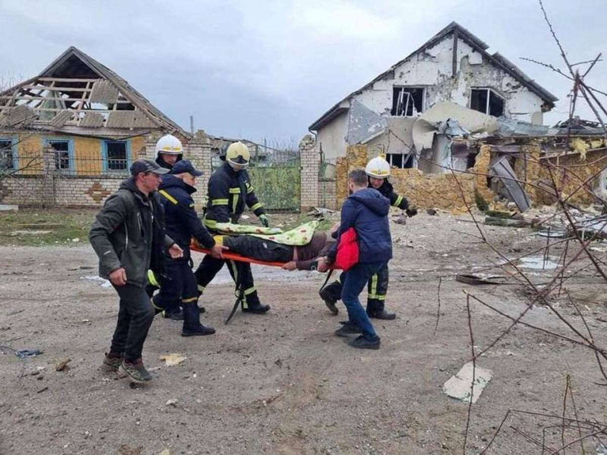 Recate de un hombre tras el derumbe de su casa.