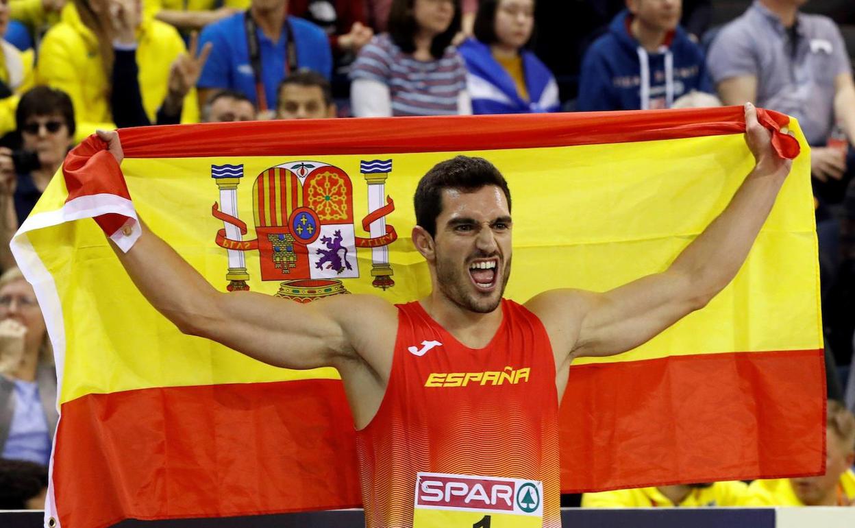 Jorge Ureña celebra el oro que ganó en el Europeo de 2019. 