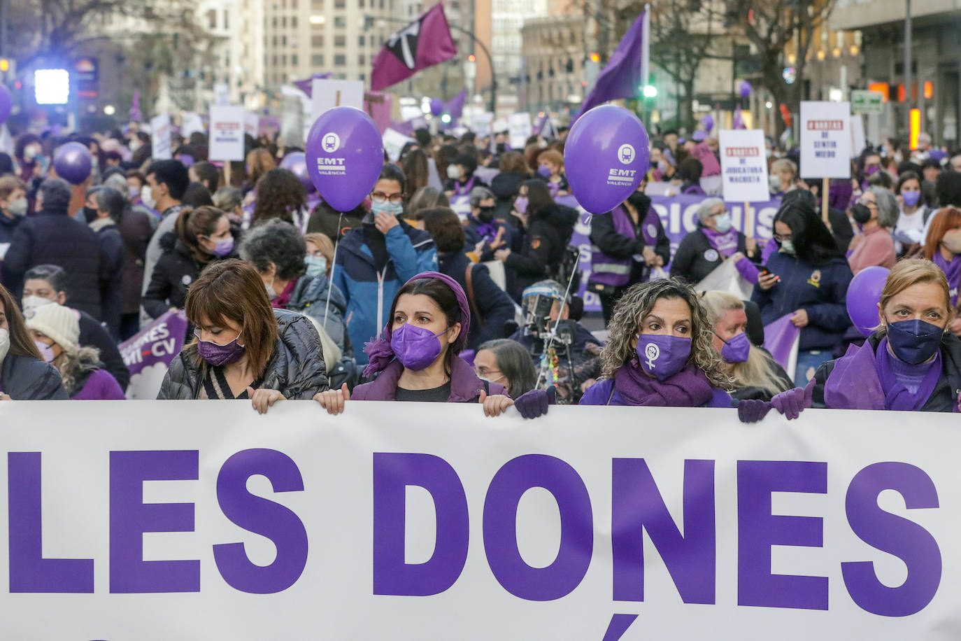 Fotos: Actos y manifestaciones feministas en Valencia por el 8M