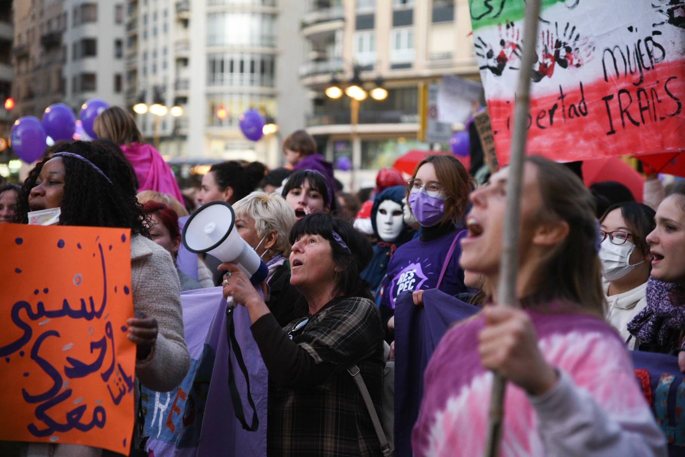 Fotos: Actos y manifestaciones feministas en Valencia por el 8M