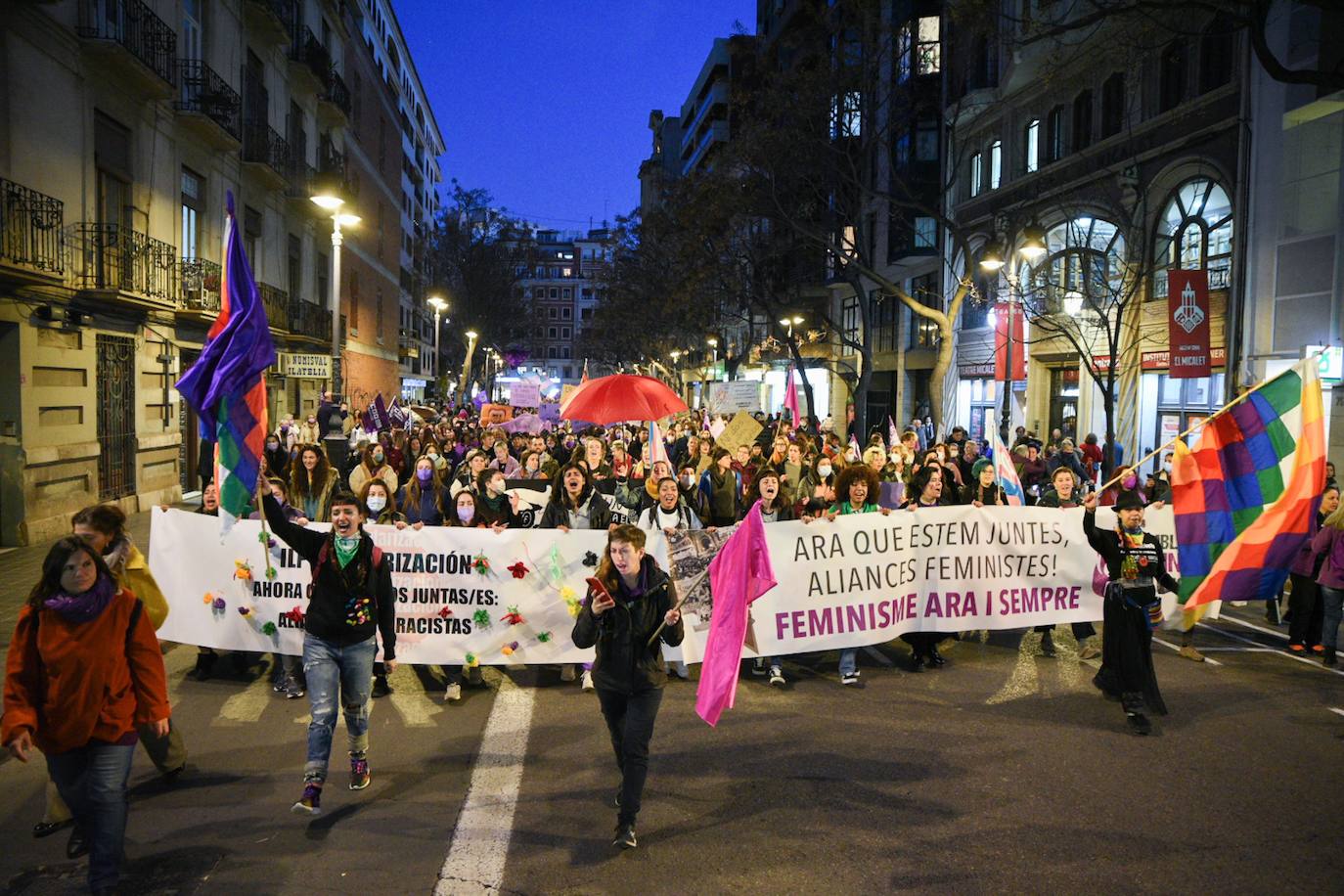 Fotos: Actos y manifestaciones feministas en Valencia por el 8M