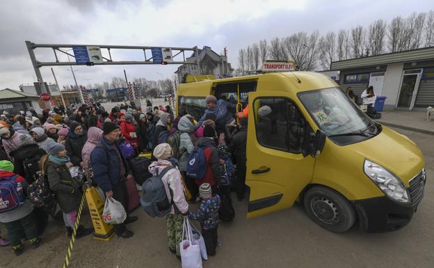 El cerco de las tropas rusas limita la eficacia de los corredores humanitarios 