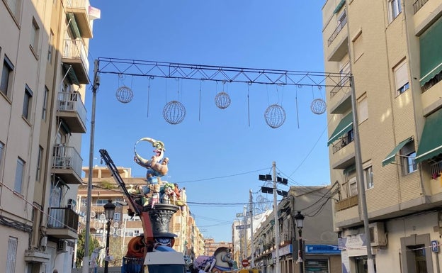 La falla Malvarrosa hará 45 encendidos musicales de luces