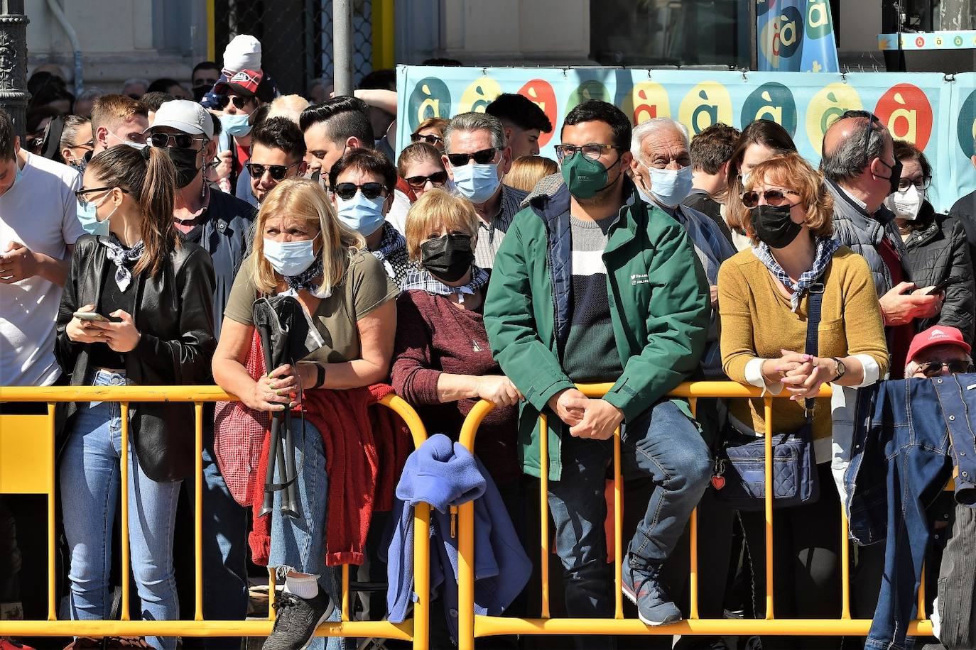 Fotos: Búscate en la mascletà del miércoles 9 de marzo