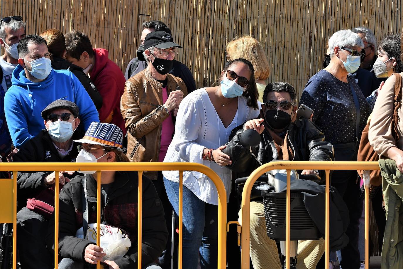 Fotos: Búscate en la mascletà del miércoles 9 de marzo