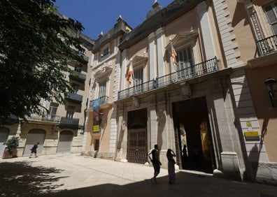 Imagen secundaria 1 - Sala de la muralla del IVAM, el Museo de la Ciudad y detalle del claustro del Centro del Carmen. 