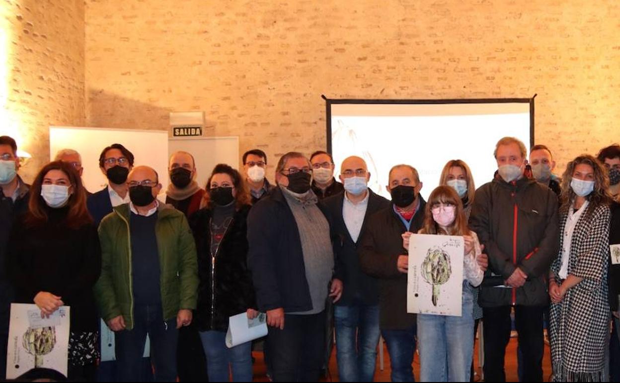 Los colectivos organizadores, con las autoridades locales. 