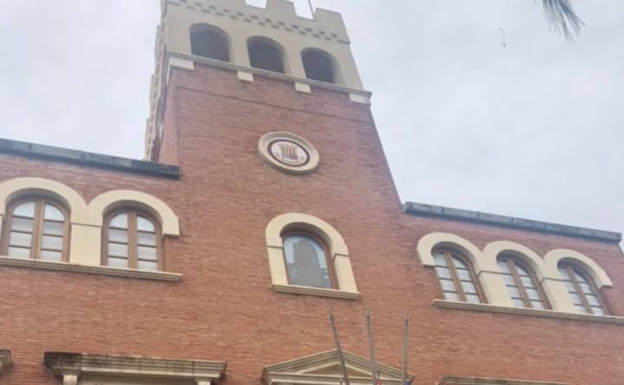 La fachada del ayuntamiento de Alcàsser. 