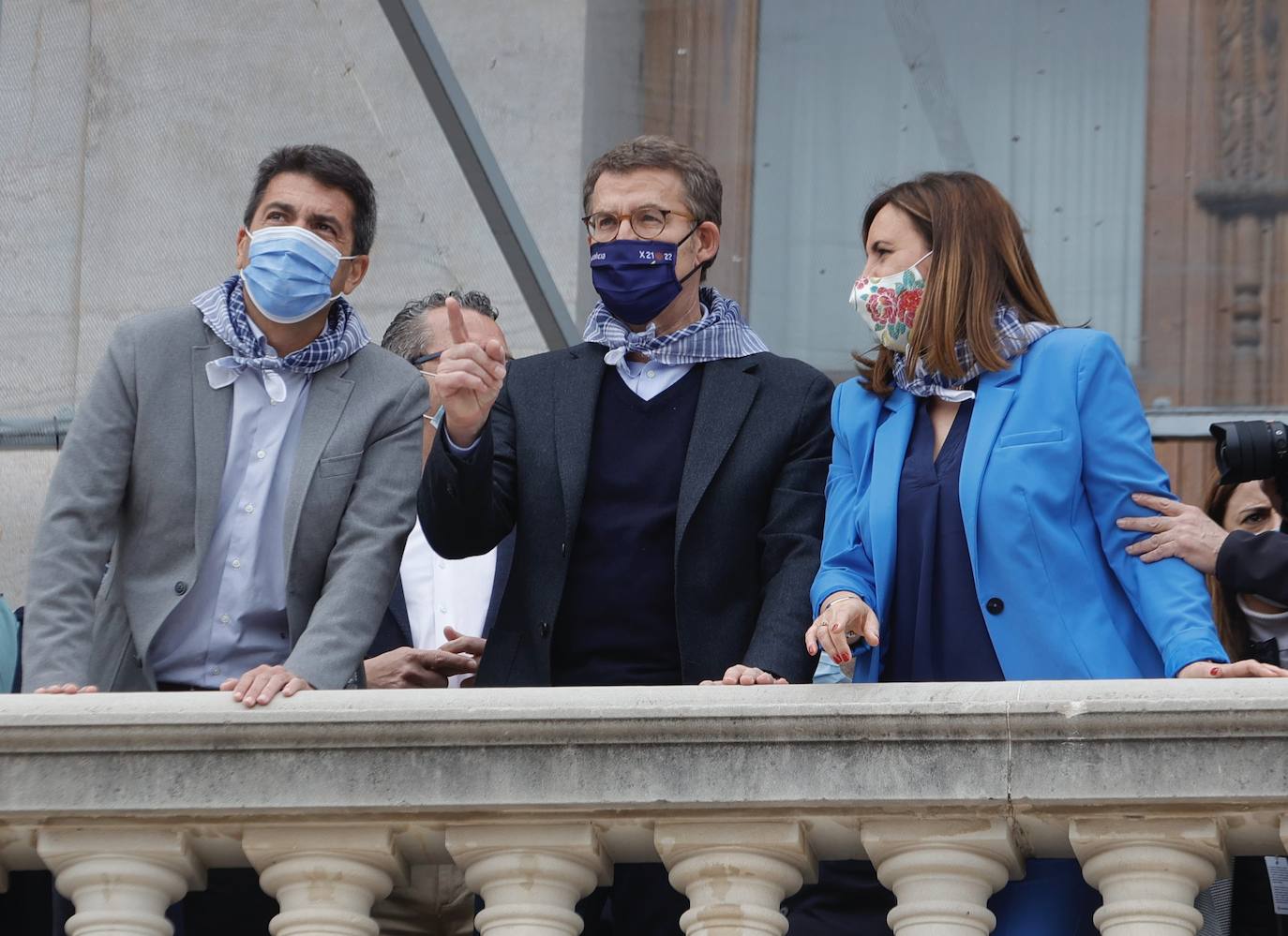 Alberto Núñez Feijóo ha decidido iniciar en Valencia su campaña para dirigir el PP y se ha convertido en el protagonista de la mascletà de este viernes 11 de marzo de 2022, disparada por Pirotecnia Tomás de Benicarló