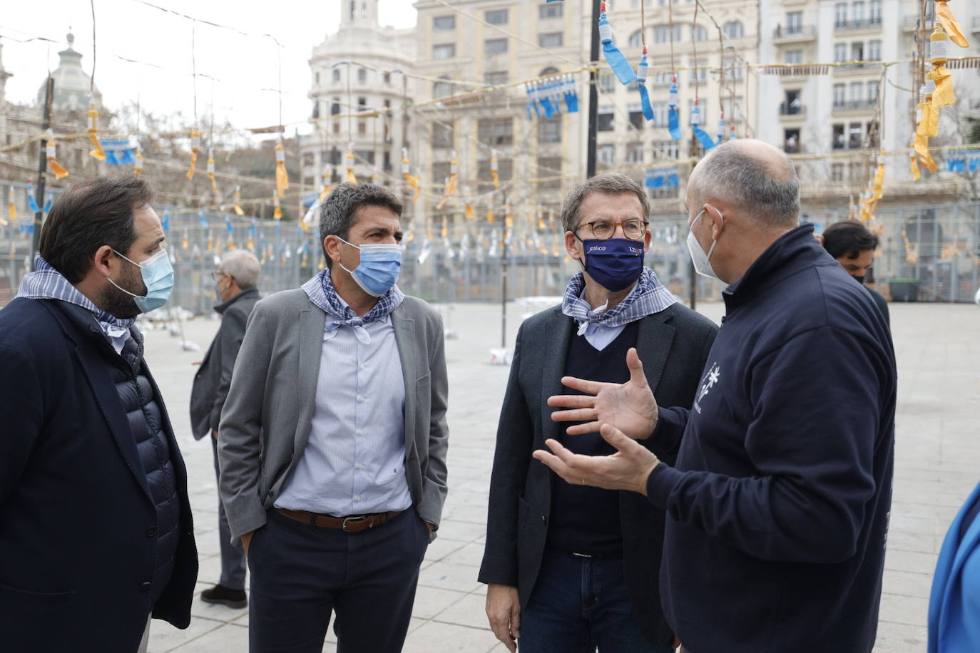 Alberto Núñez Feijóo ha decidido iniciar en Valencia su campaña para dirigir el PP y se ha convertido en el protagonista de la mascletà de este viernes 11 de marzo de 2022, disparada por Pirotecnia Tomás de Benicarló