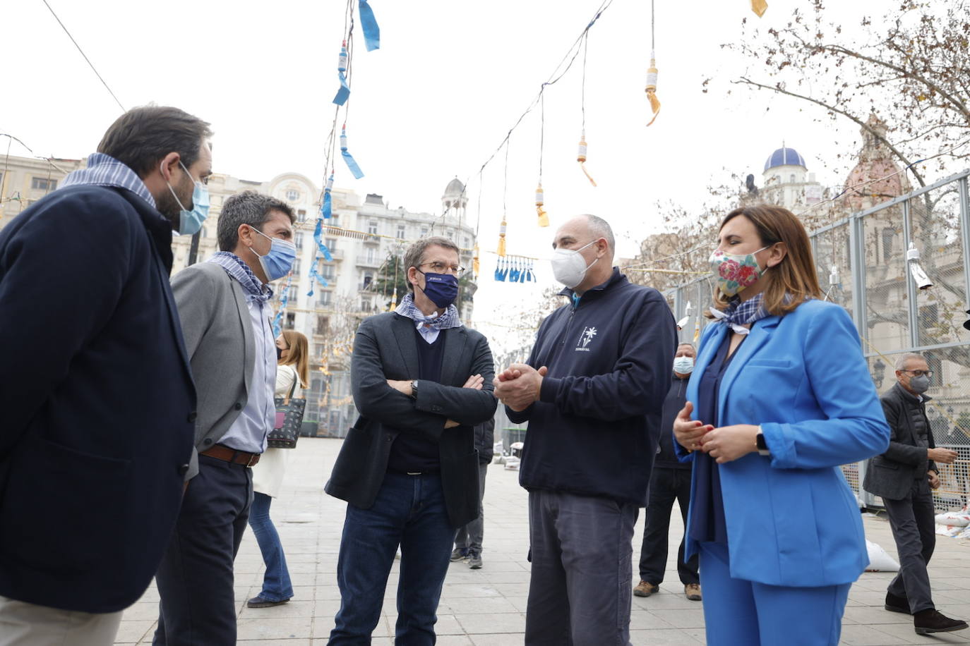 Alberto Núñez Feijóo ha decidido iniciar en Valencia su campaña para dirigir el PP y se ha convertido en el protagonista de la mascletà de este viernes 11 de marzo de 2022, disparada por Pirotecnia Tomás de Benicarló