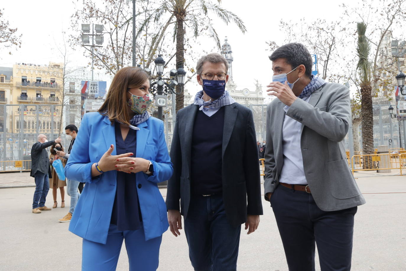 Alberto Núñez Feijóo ha decidido iniciar en Valencia su campaña para dirigir el PP y se ha convertido en el protagonista de la mascletà de este viernes 11 de marzo de 2022, disparada por Pirotecnia Tomás de Benicarló