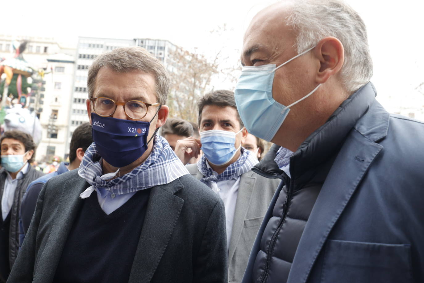 Alberto Núñez Feijóo ha decidido iniciar en Valencia su campaña para dirigir el PP y se ha convertido en el protagonista de la mascletà de este viernes 11 de marzo de 2022, disparada por Pirotecnia Tomás de Benicarló