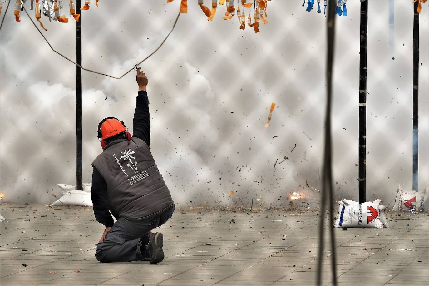 Fotos: Búscate en la mascletà del viernes 11 de marzo