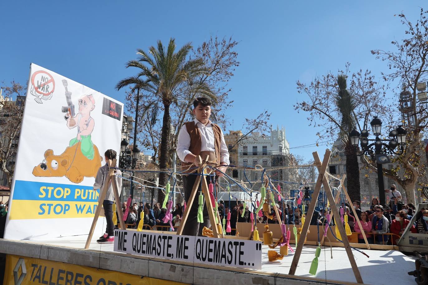 Cinco comisiones participan en el desfile.