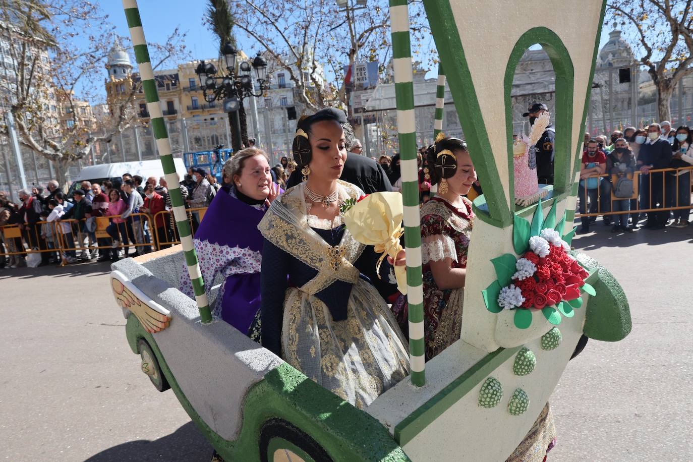 Cinco comisiones participan en el desfile.