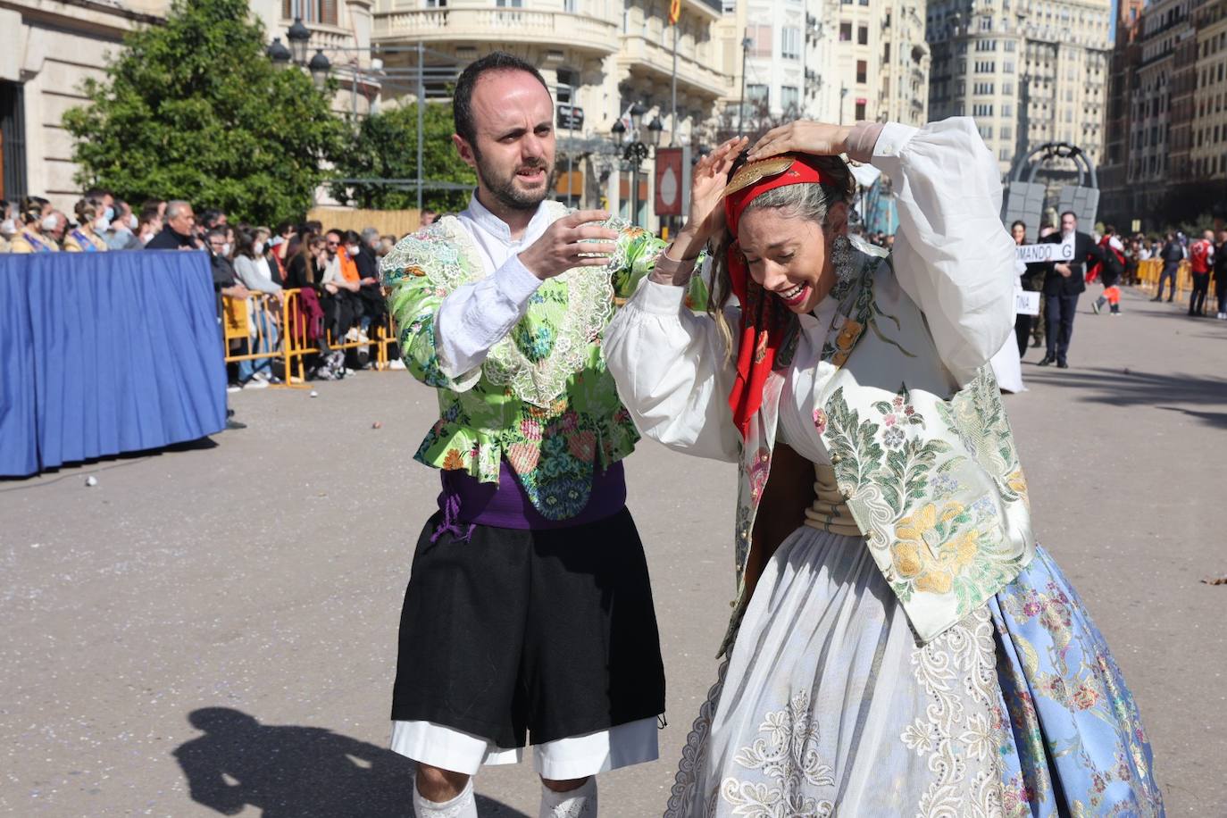 Cinco comisiones participan en el desfile.