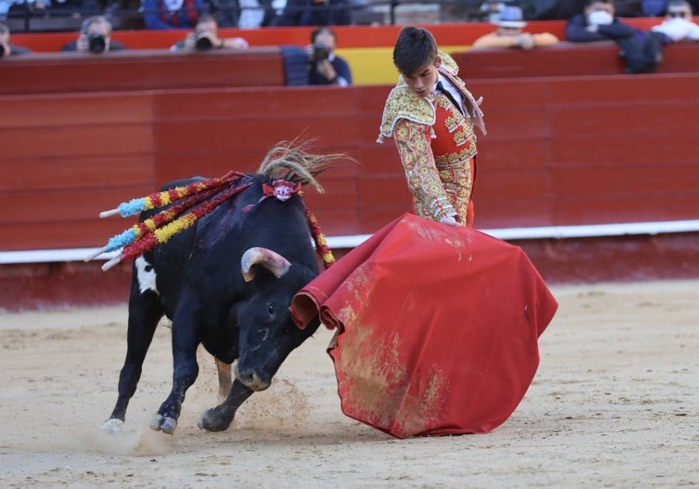 Fotos: Primera novillada de las Fallas 2022