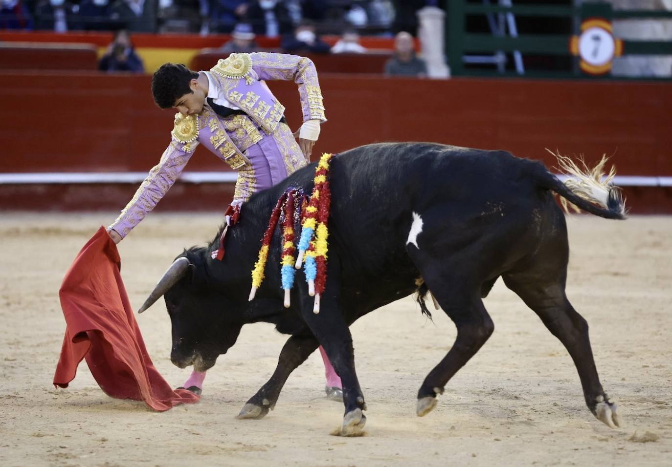 Fotos: Primera novillada de las Fallas 2022