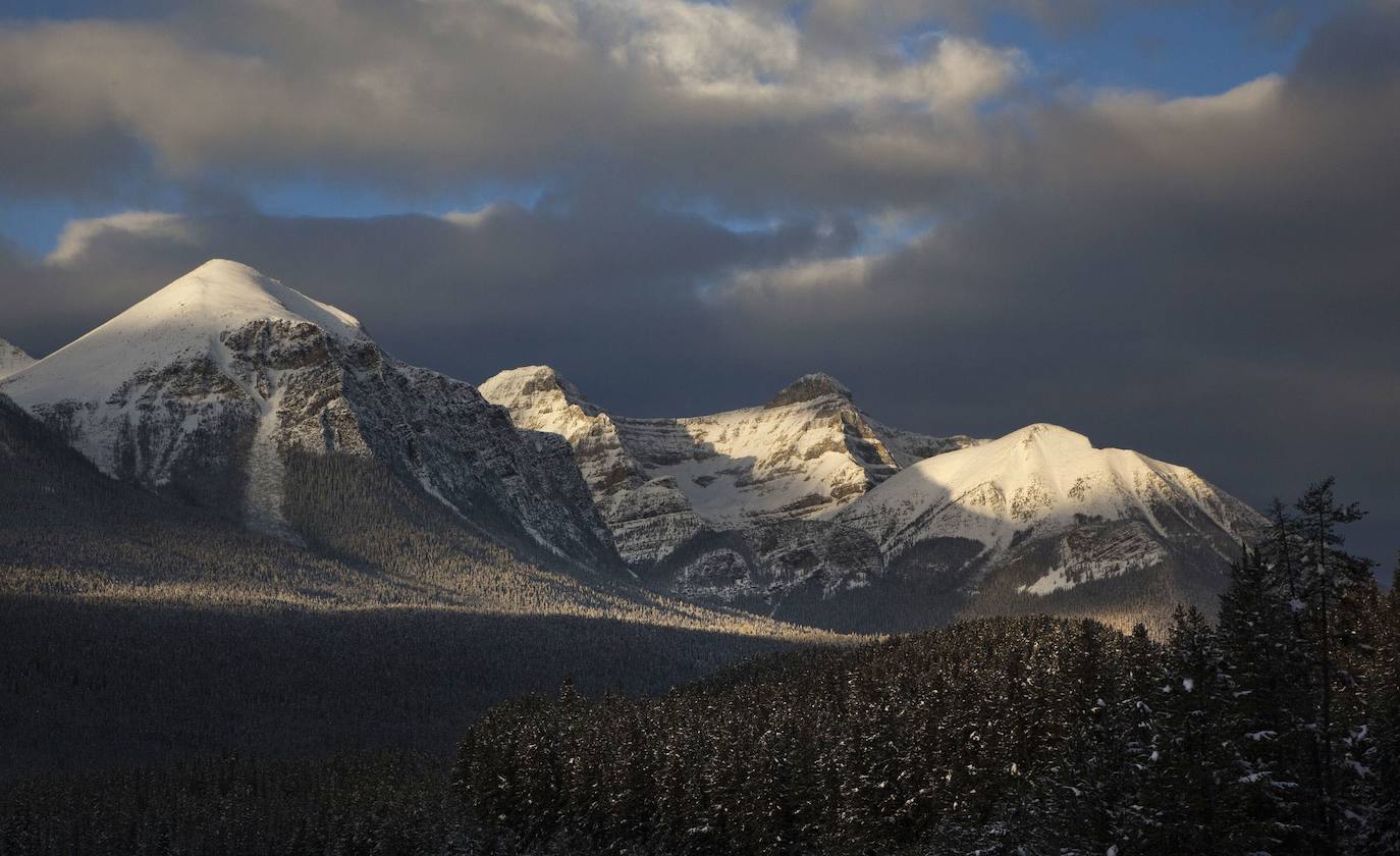 3.- Parque Nacional de Banff (Canadá) | Es el más antiguo de los parques de Canadá, fundado a finales del siglo XIX para preservar esta zona natural a los pies de las montañas rocosas. Se trata de un lugar de ensueño, situado a apenas dos horas de la ciudad de Calgary y que hace frontera con otros parques naturales de gran importancia en Canadá, como Jasper y Yoho. Estos parques están declarados Patrimonio de la Humanidad por su belleza paisajística.