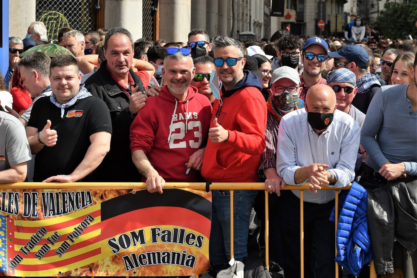 Fotos mascleta domingo: Búscate en la mascletà del domingo 13 de marzo de 2022