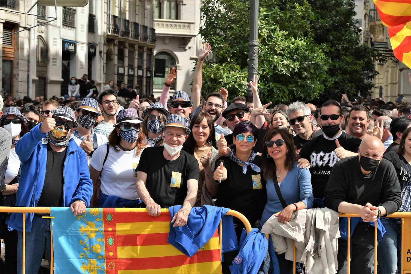 Fotos mascleta domingo: Búscate en la mascletà del domingo 13 de marzo de 2022