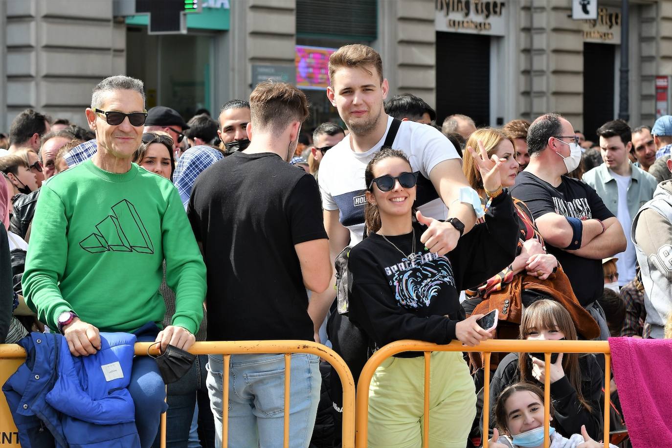 Fotos mascleta domingo: Búscate en la mascletà del domingo 13 de marzo de 2022