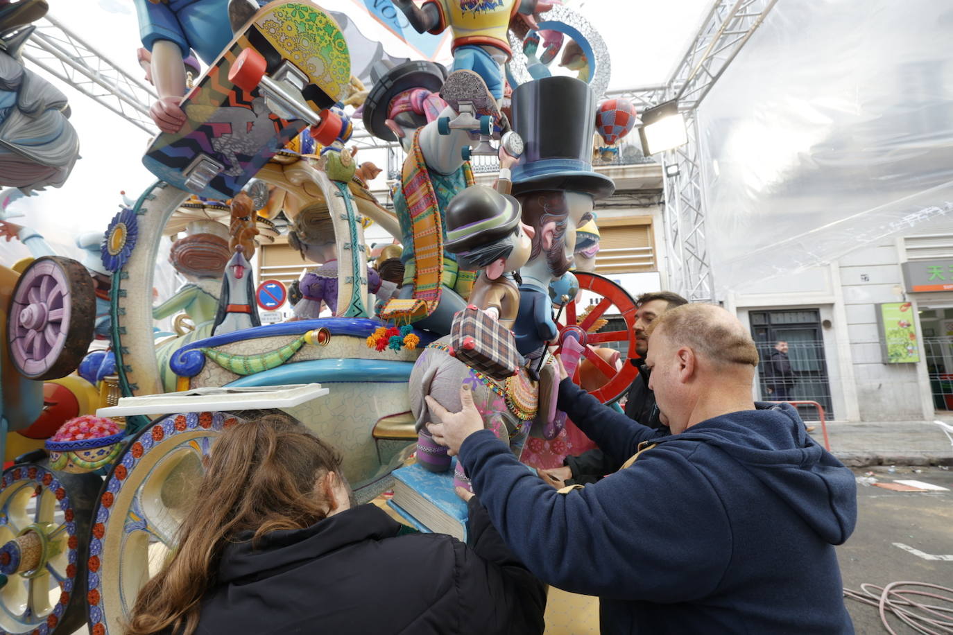 Fotos: Los plásticos que resguardan a las fallas de la lluvia