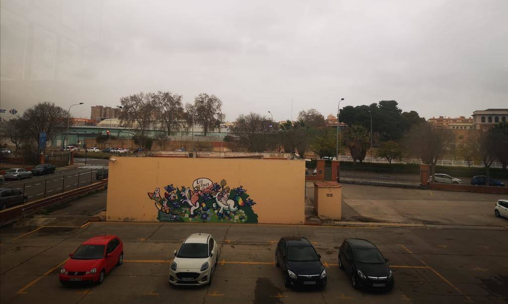 En la imagen, el cielo teñido por la calima en la ciudad de Valencia.