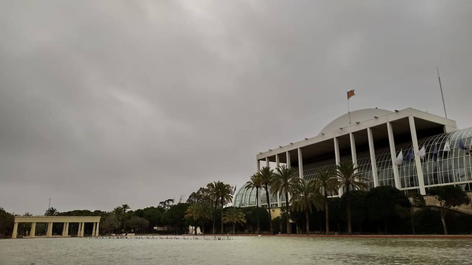 Fotos: Valencia amanece cubierta de nubes