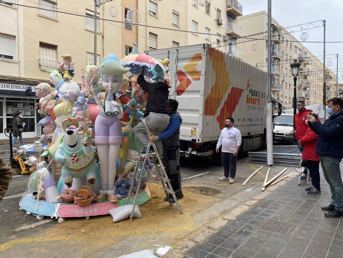 Fotos: La falla infantil de Marvarrosa, trasladada por el viento