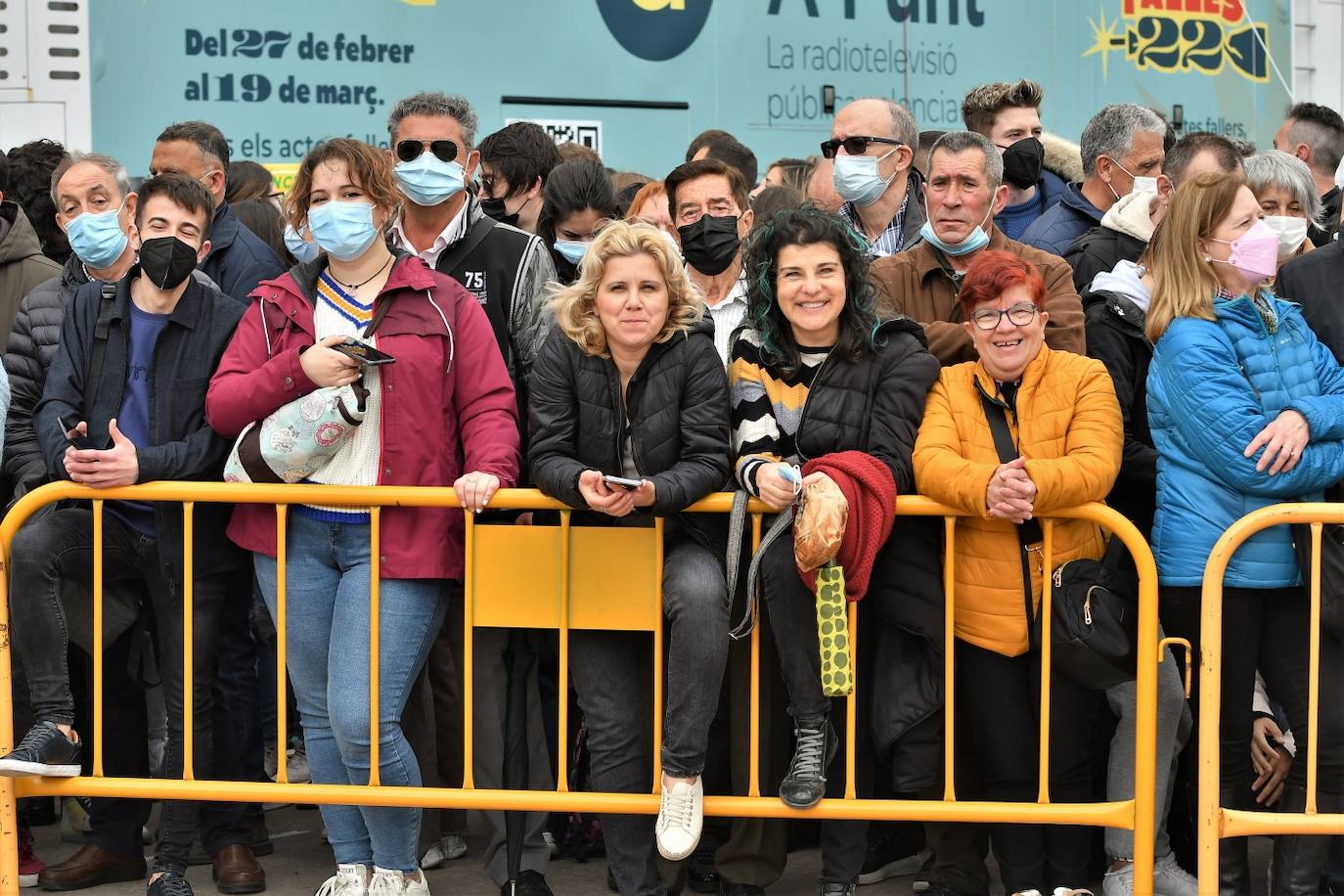 Pirotecnia Turís ha disparado la mascletà del 16 de marzo de 2022 pese a la amenaza de lluvia y al aviso amarillo por viento en uno de los días grandes de las Fallas de Valencia